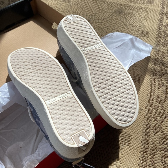 Skechers women’s size 7 Camo memory foam sneakers - Picture 2 of 7